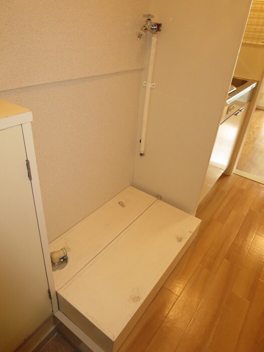 物件内観写真13　(洗濯機置場)