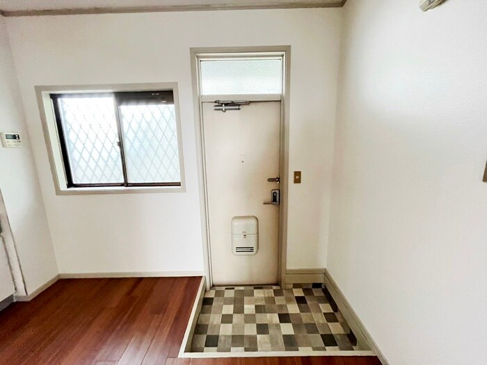 物件内観写真7　(玄関)