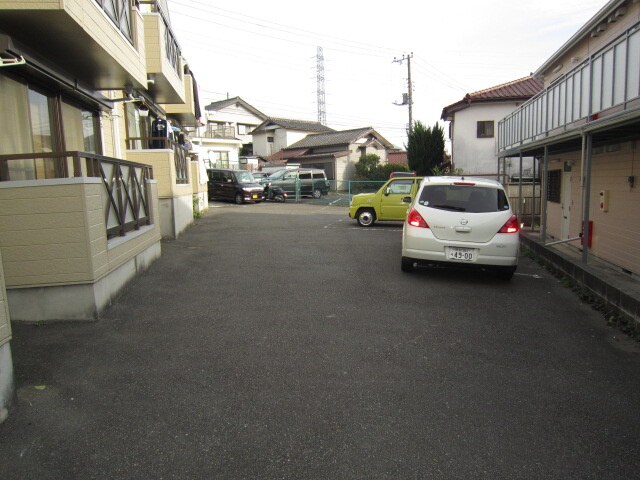 物件外観写真3　(駐車場)