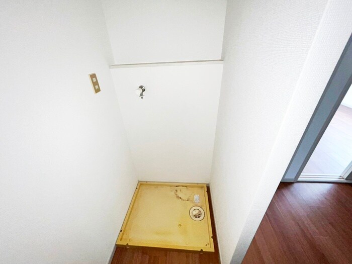 物件内観写真18　(洗濯機置場)