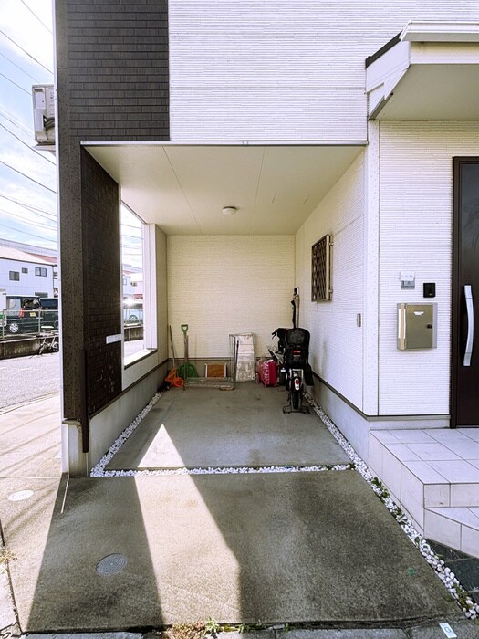 青井四丁目戸建の駐車場