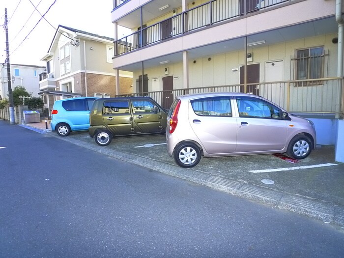 物件外観写真2　(駐車場)