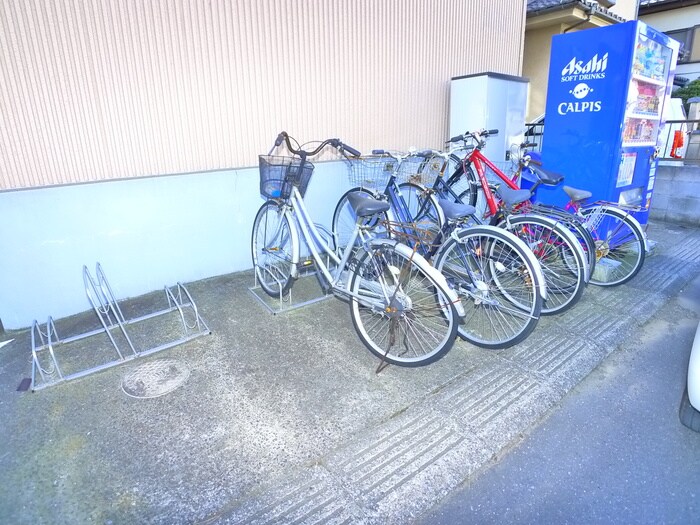 物件外観写真3　(駐輪場)