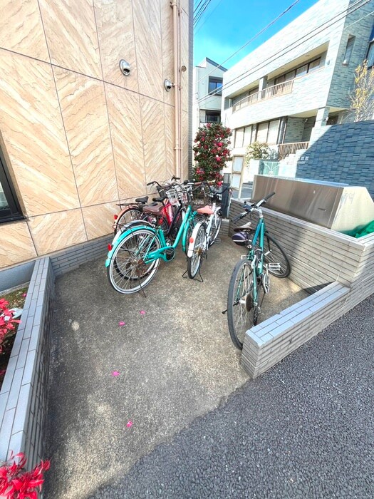 物件外観写真6　(駐輪場)