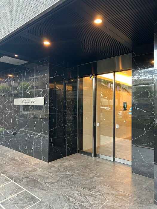 物件外観写真6　(エントランス部分)