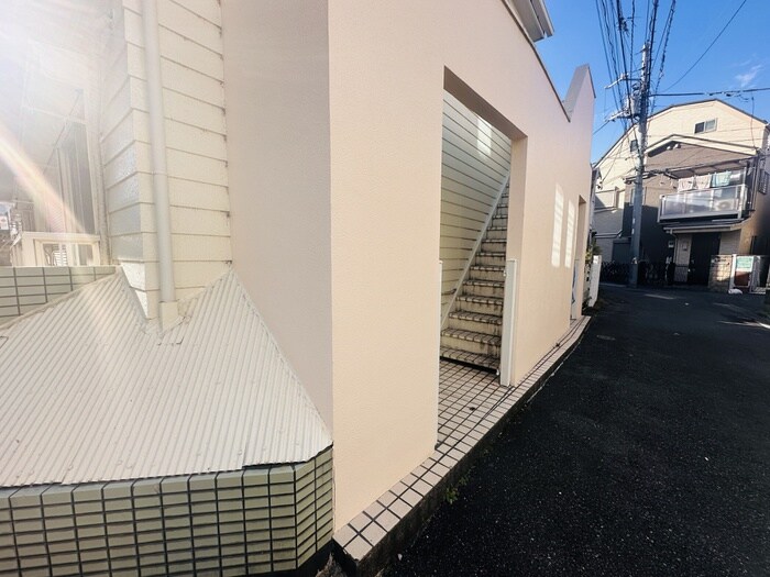 物件外観写真5　(エントランス部分)