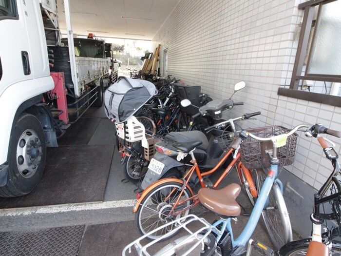 物件外観写真6　(駐輪場)