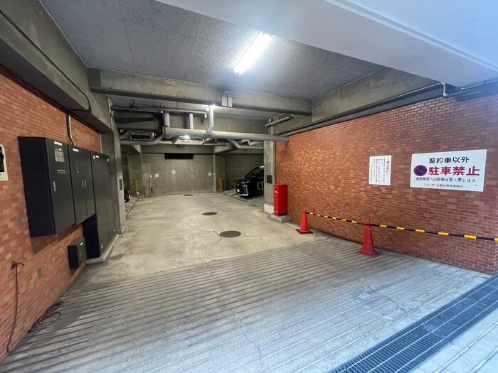 物件外観写真5　(駐車場)