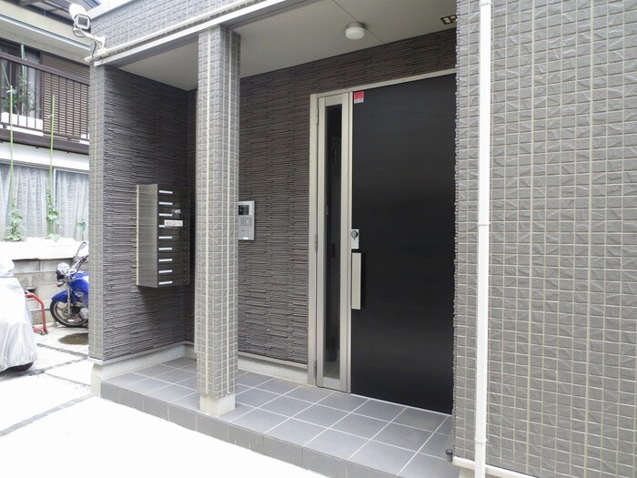 物件外観写真4　(エントランス部分)