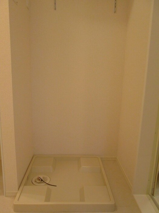 物件内観写真16　(洗濯機置場)