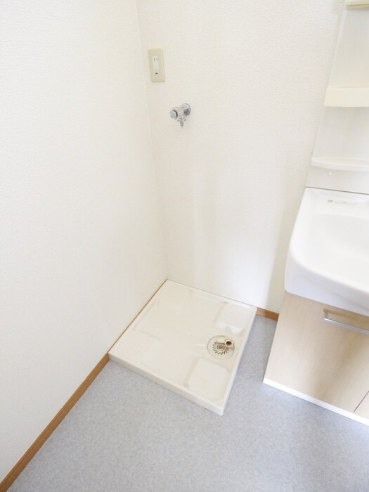 物件内観写真10　(洗濯機置場)