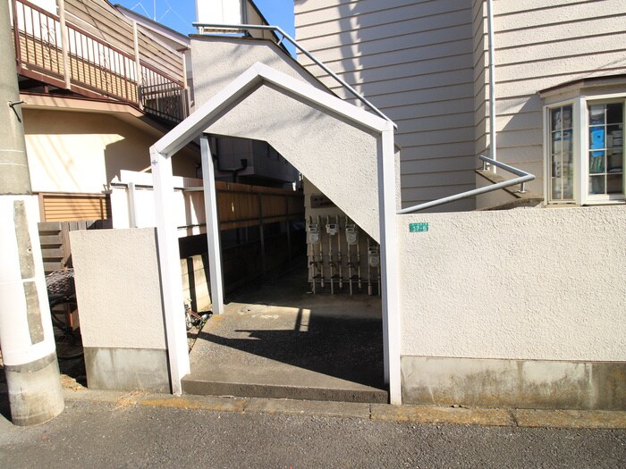 物件外観写真3　(エントランス部分)