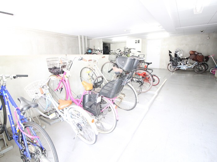 物件外観写真6　(駐輪場)