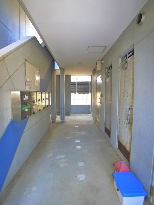 物件外観写真3　(エントランス部分)