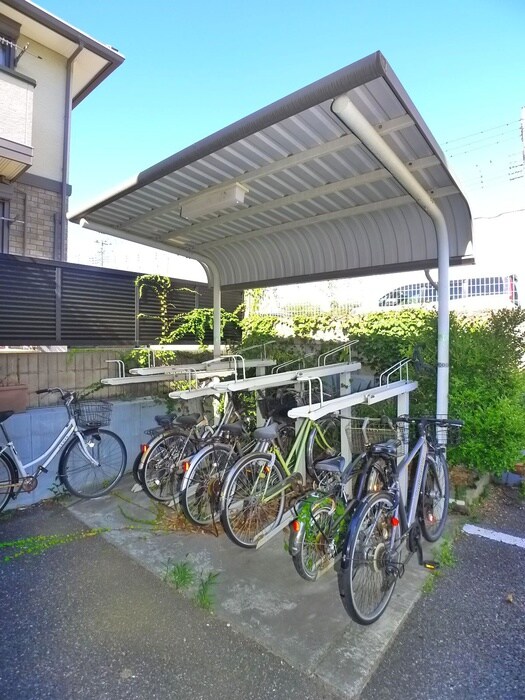 物件外観写真5　(駐輪場)