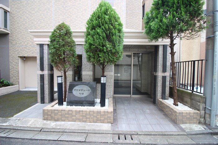 物件外観写真3　(エントランス部分)