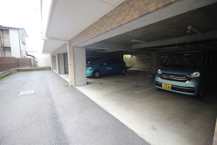 物件外観写真5　(駐車場)