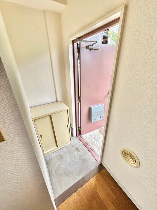 物件内観写真11　(玄関)