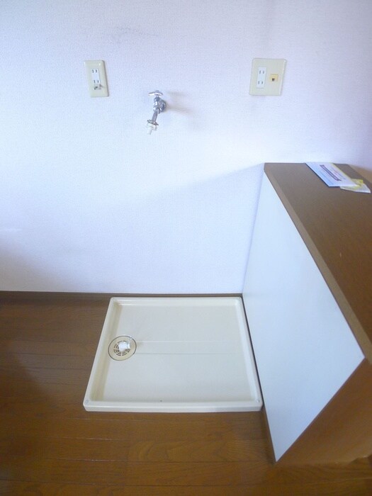 物件内観写真14　(洗濯機置場)