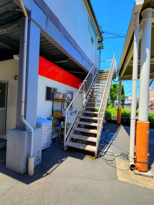 物件外観写真2　(エントランス部分)