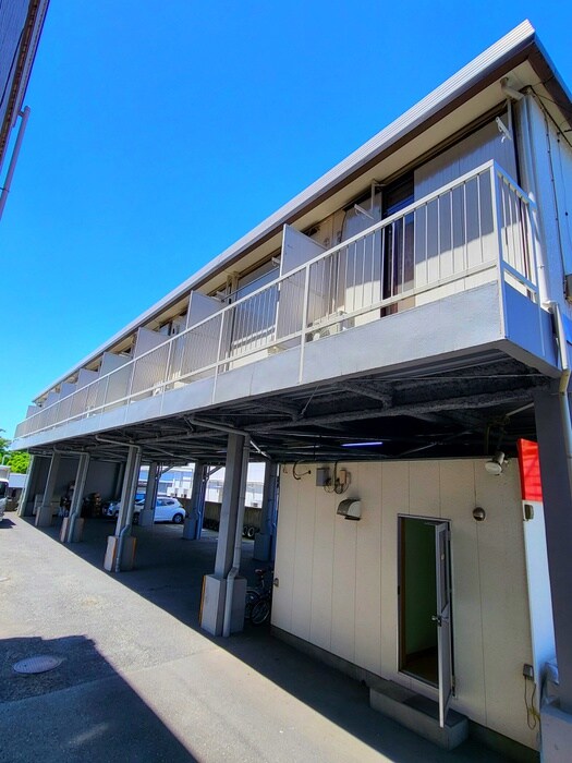 物件外観写真3　(駐車場)