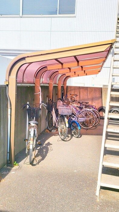 物件外観写真4　(駐輪場)