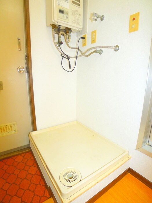 物件内観写真15　(洗濯機置場)