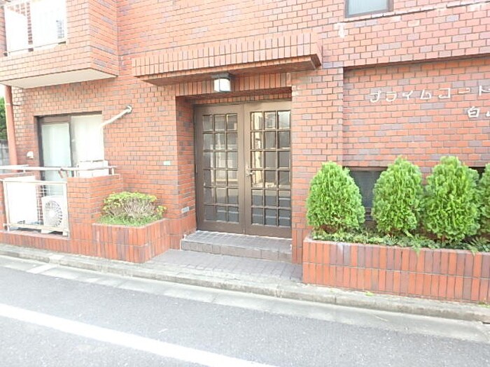 物件外観写真4　(エントランス部分)