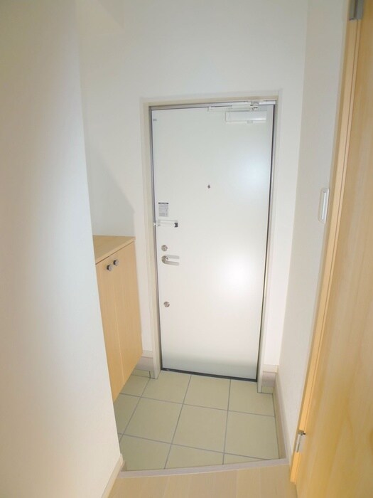 物件内観写真16　(玄関)