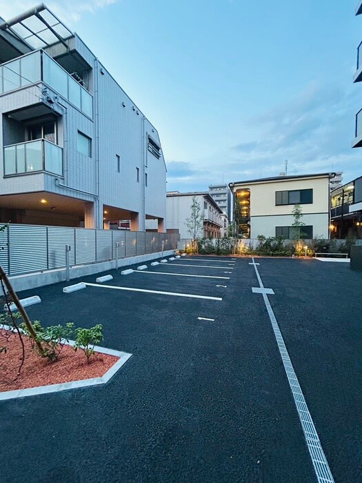 物件外観写真5　(駐車場)