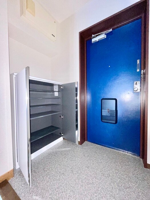 物件内観写真10　(玄関)