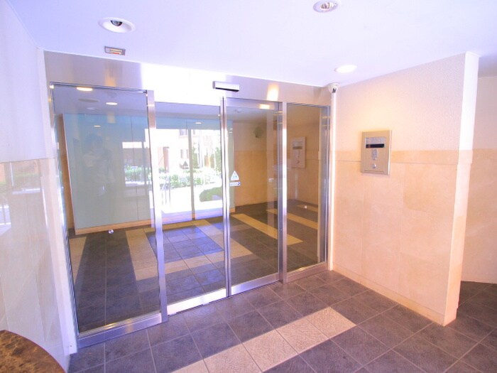 物件外観写真6　(エントランス部分)