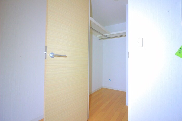 物件内観写真12　(収納)