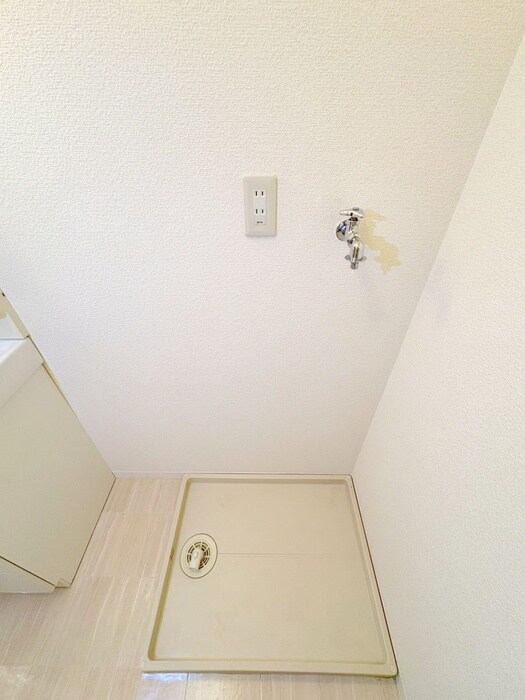 物件内観写真16　(洗濯機置場)