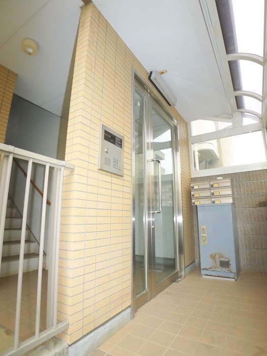 物件外観写真3　(エントランス部分)