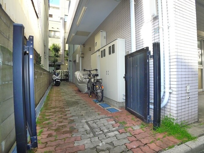 物件外観写真3　(エントランス部分)