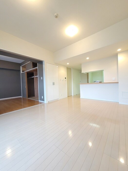 物件内観写真7　(室内からの展望)