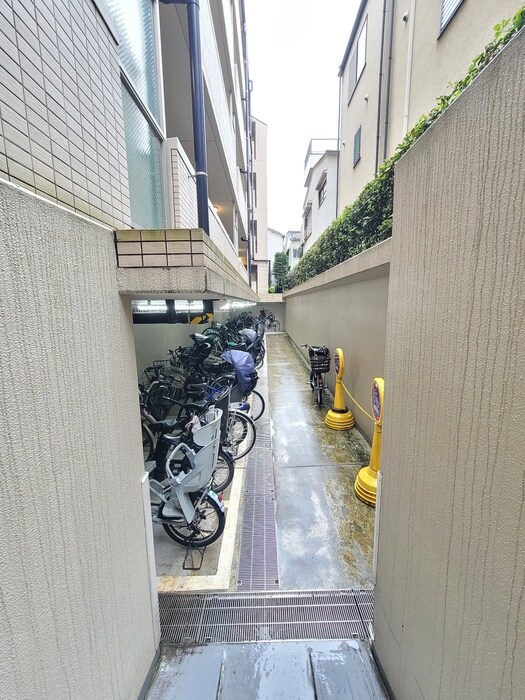 物件外観写真5　(駐輪場)