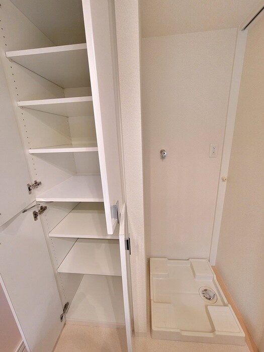 物件内観写真13　(洗濯機置場)