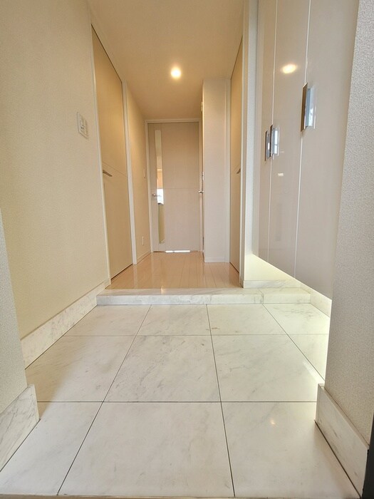 物件内観写真17　(玄関)