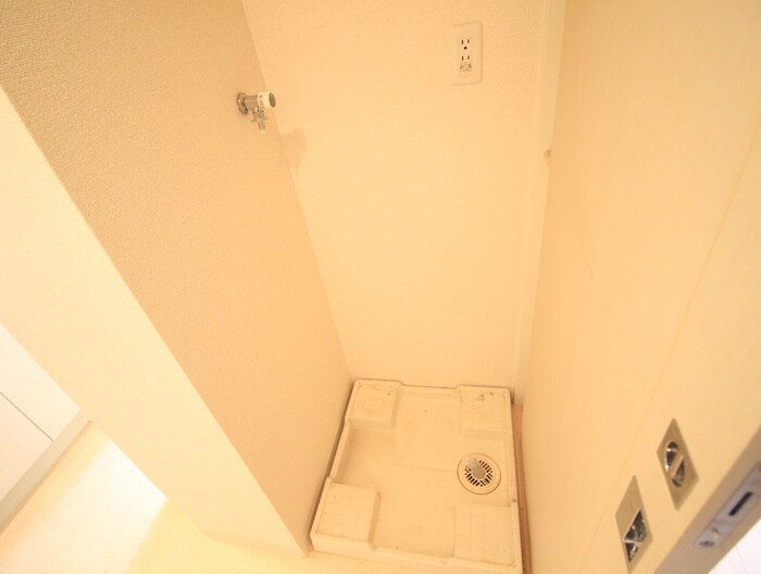 物件内観写真17　(洗濯機置場)