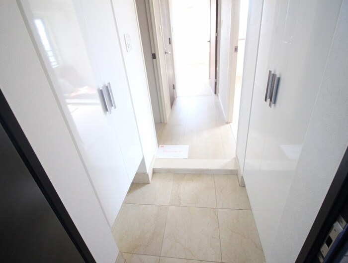 物件内観写真18　(玄関)