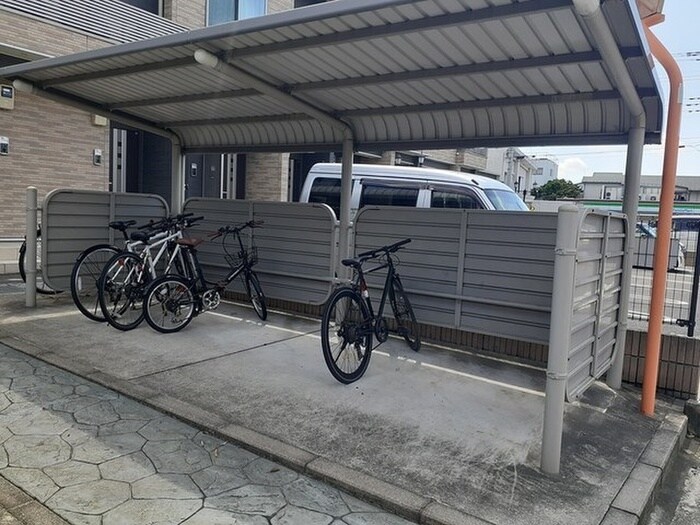 物件外観写真3　(駐輪場)