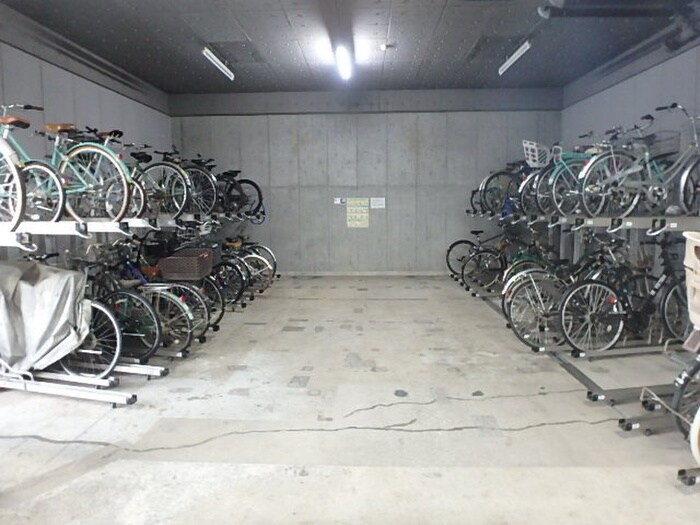 物件外観写真6　(駐輪場)