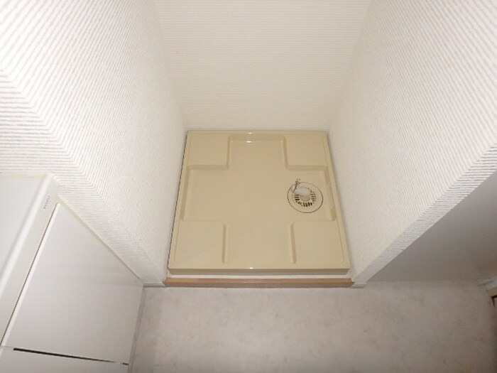 物件内観写真11　(洗濯機置場)