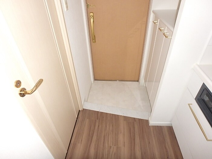 物件内観写真18　(玄関)