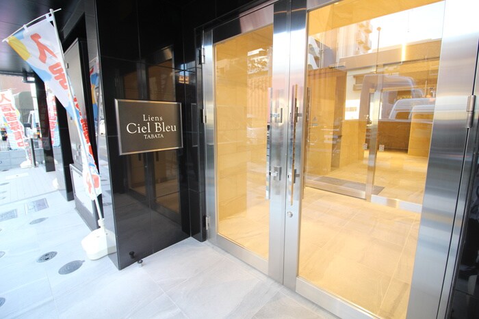 物件外観写真2　(エントランス部分)