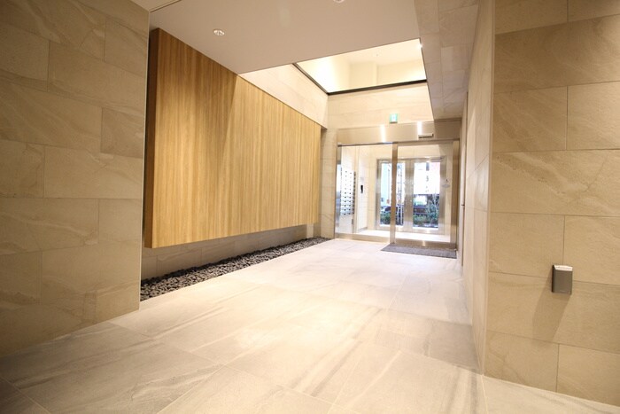 物件外観写真4　(エントランス部分)