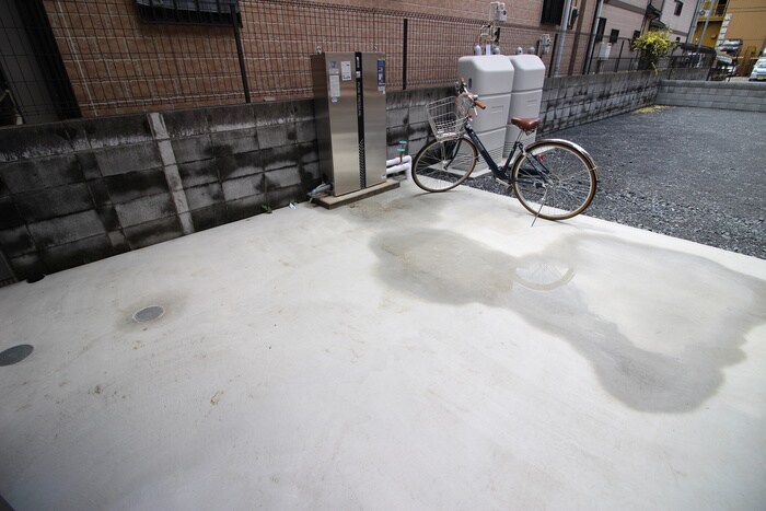 物件外観写真4　(駐輪場)