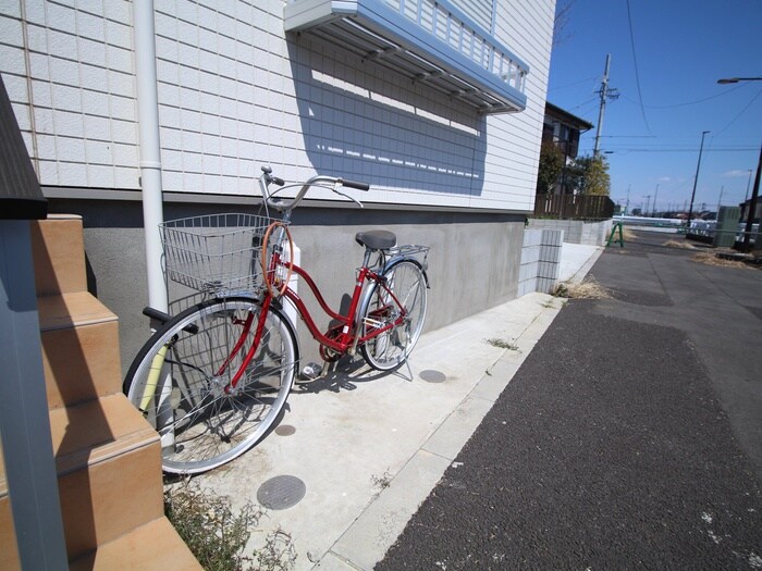 物件外観写真4　(駐輪場)